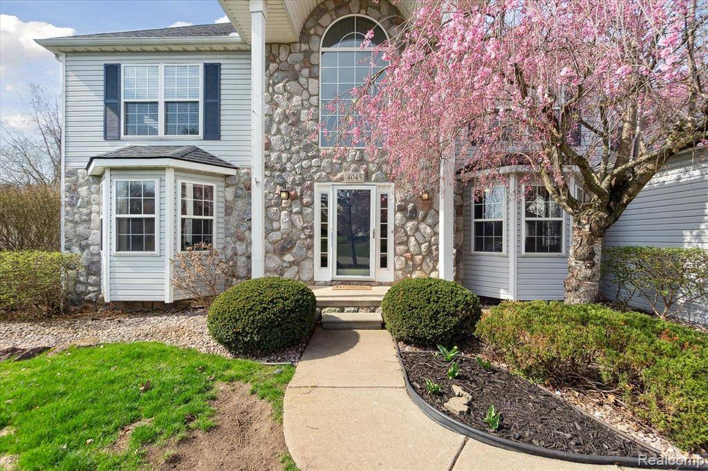 Commerce Twp, MI 48382,4045 FOREST EDGE Drive