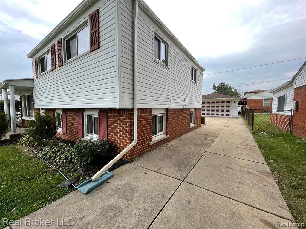 Roseville, MI 48066,18934 FRAZHO Road