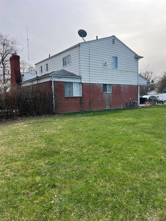 Southfield, MI 48075,24044 NE PIERCE E Street