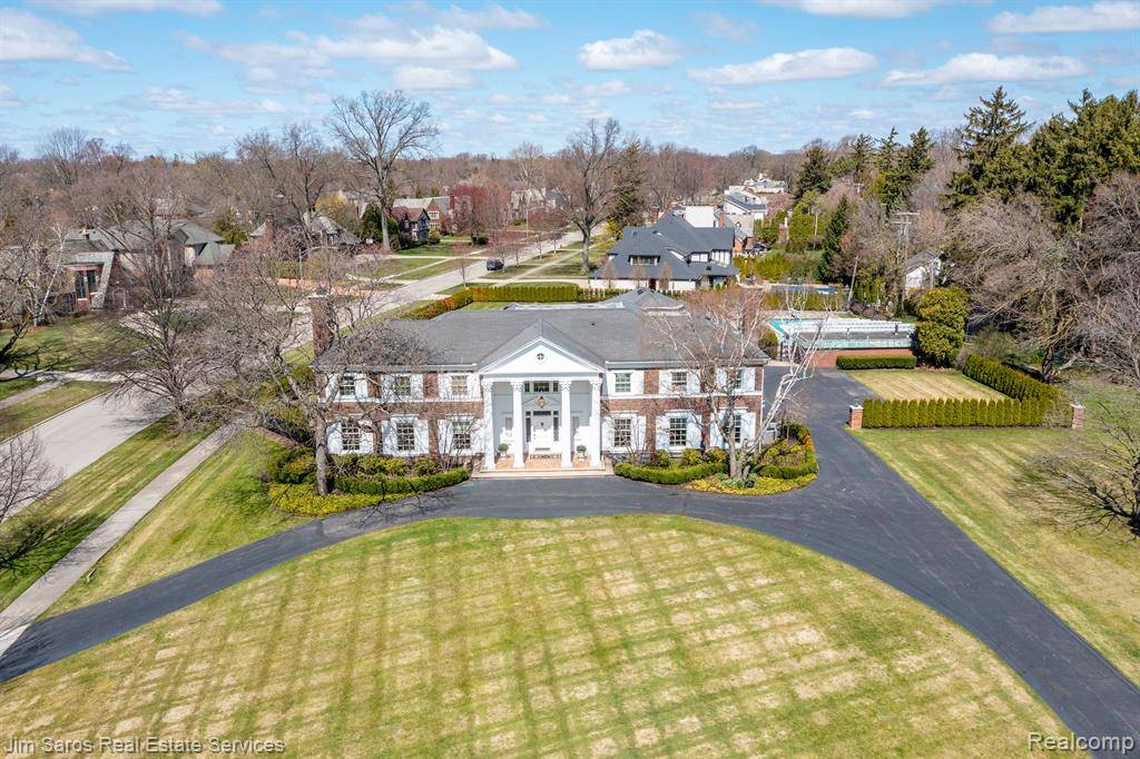 Grosse Pointe Park, MI 48230,15701 WINDMILL POINTE Drive