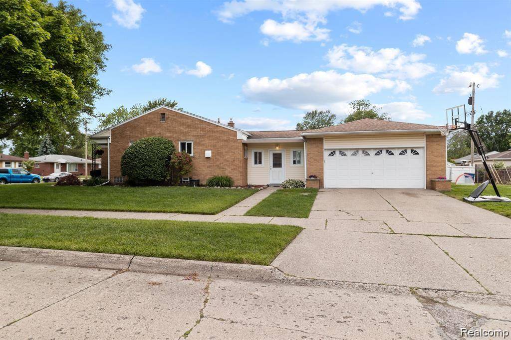 Warren, MI 48093,8575 DARLENE Street