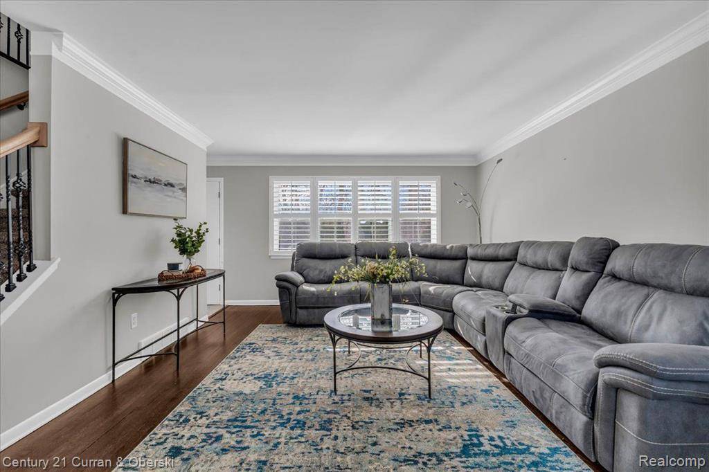 Bloomfield Hills, MI 48304,136 E HICKORY GROVE Road