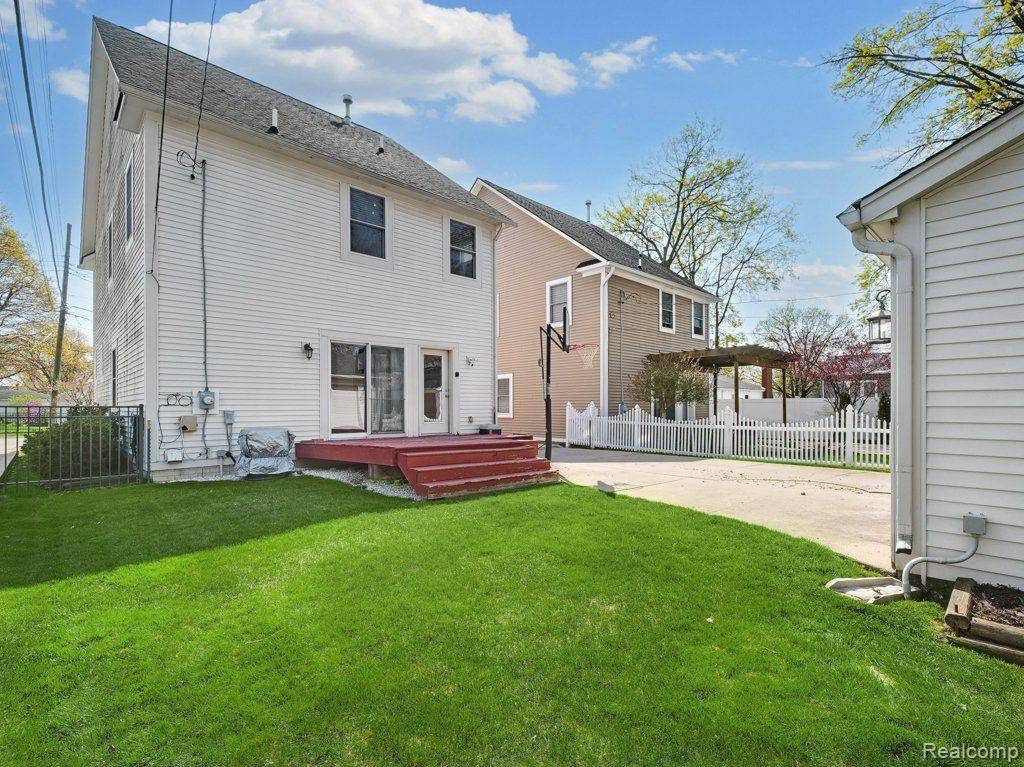 Berkley, MI 48072,2341 HAMILTON Avenue