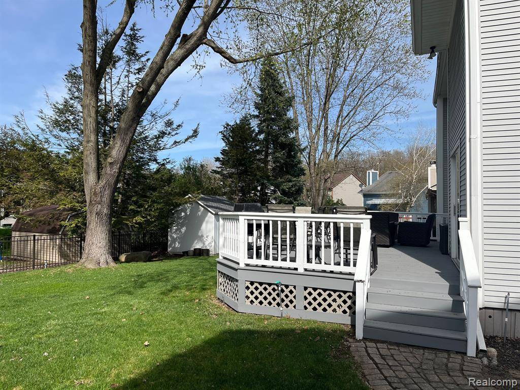 Waterford, MI 48329,2370 LANSBURY Drive