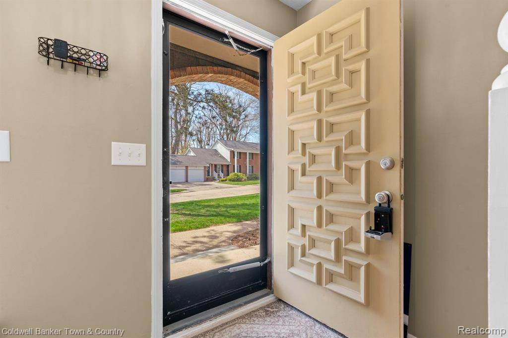 East Lansing, MI 48823,1833 BURRWOOD Circle