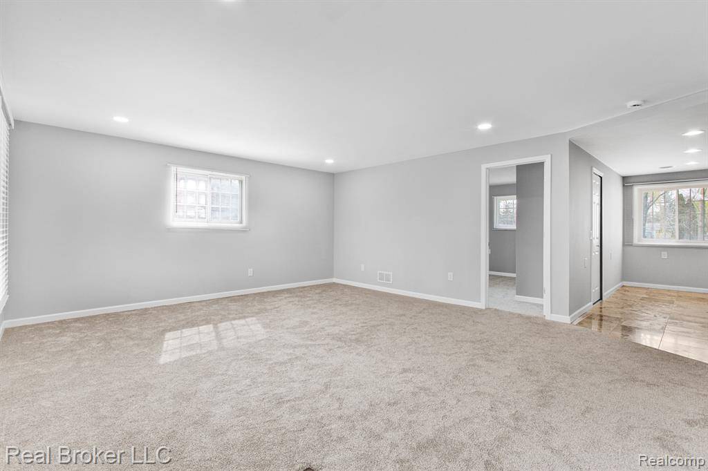 Shelby Twp, MI 48317,7460 22 MILE Road