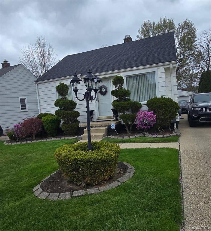 Harper Woods, MI 48225,18567 WOODCREST Street