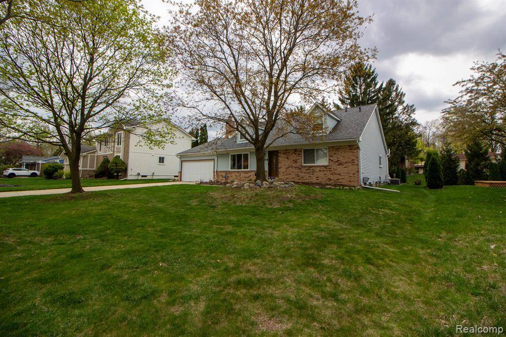 Novi, MI,40317 LADENE Lane