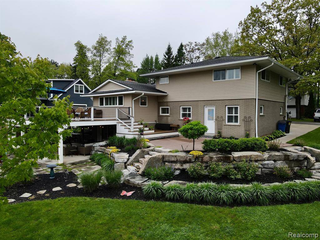 Hartland, MI 48353,1451 SHORELINE Drive