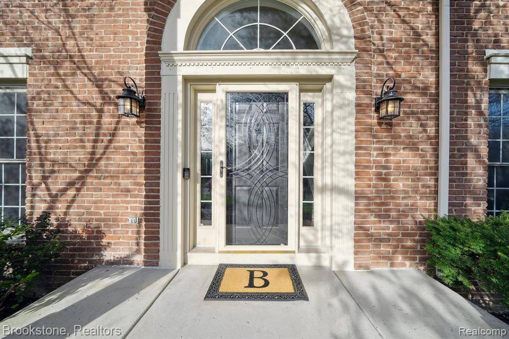 West Bloomfield, MI 48324,2201 TIMBERRIDGE Drive
