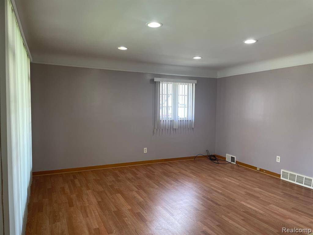 Warren, MI 48091,20950 SUNSET Avenue
