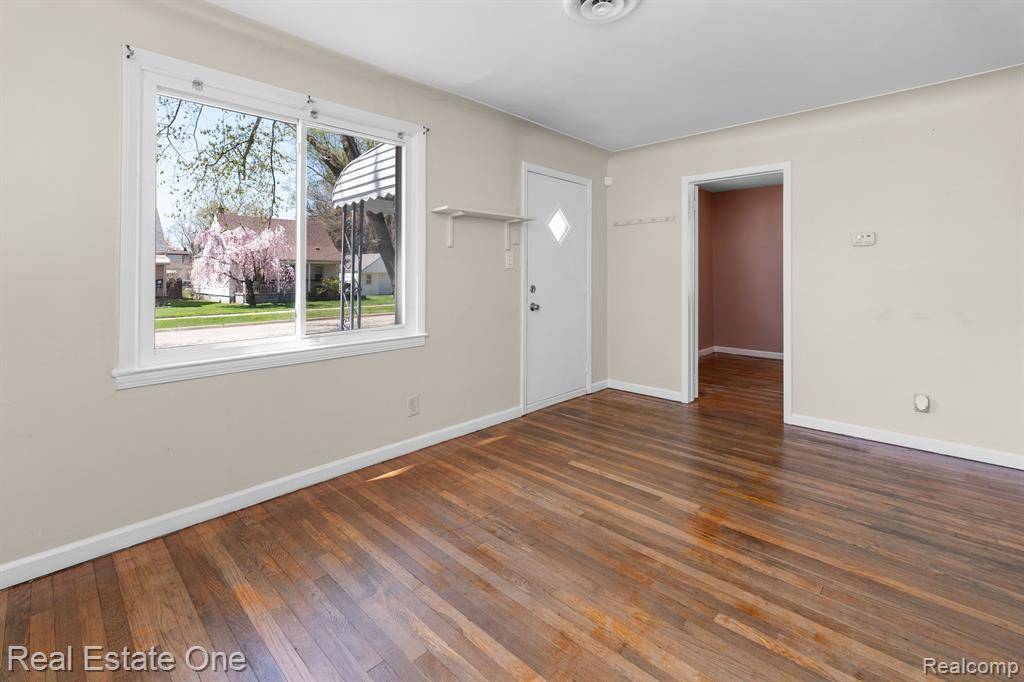 Dearborn Heights, MI 48125,4957 ZIEGLER Street