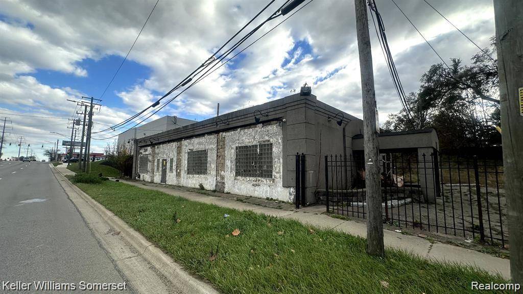 Detroit, MI 48219,22909 W 8 MILE Road