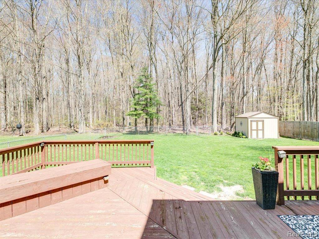 Fort Gratiot, MI 48059,4188 OLD FORGE Drive