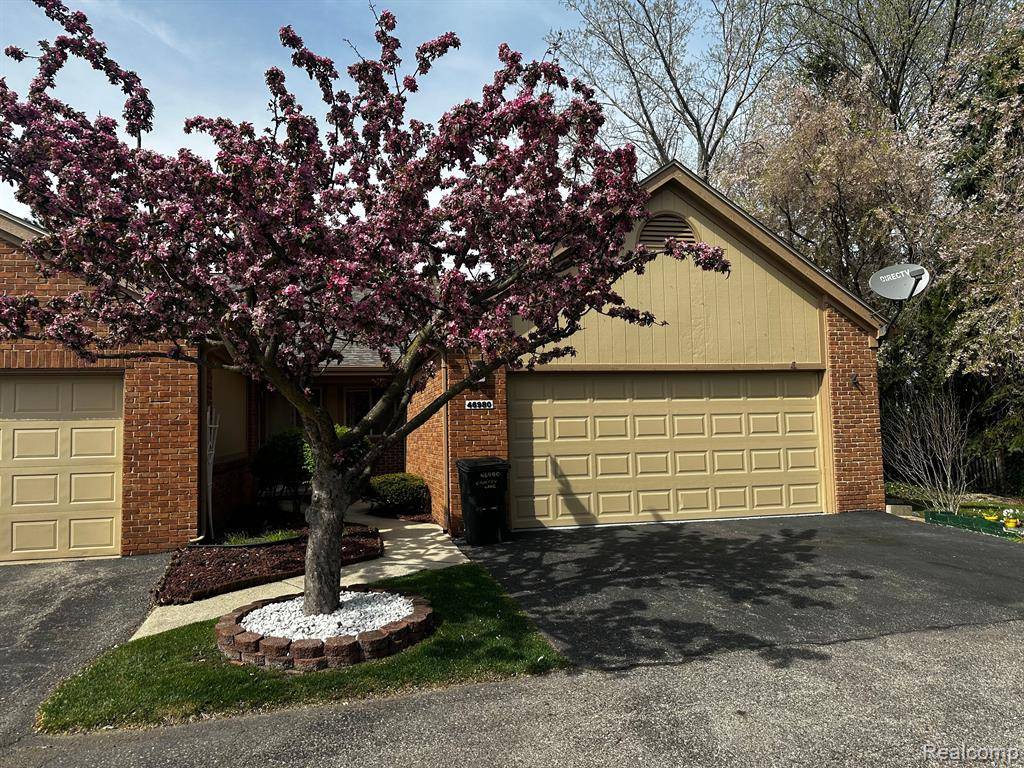 Macomb, MI 48044,46980 COUNTRY Lane