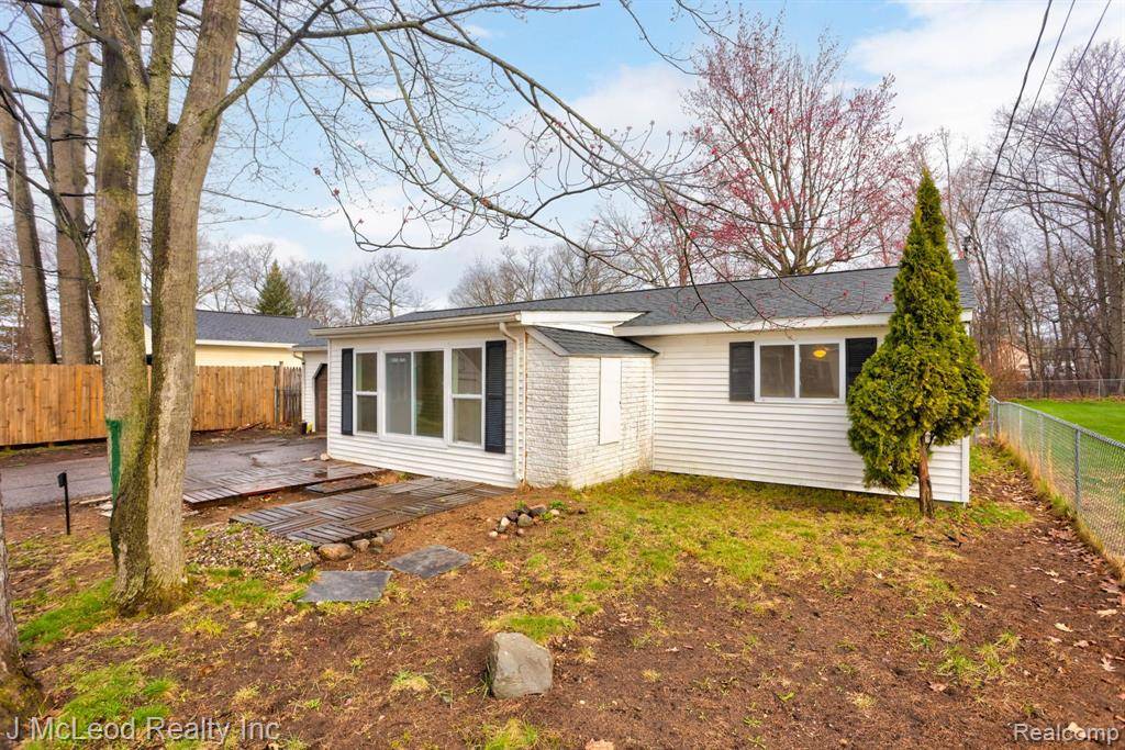 Prudenville, MI 48651,215 ARROWHEAD Drive