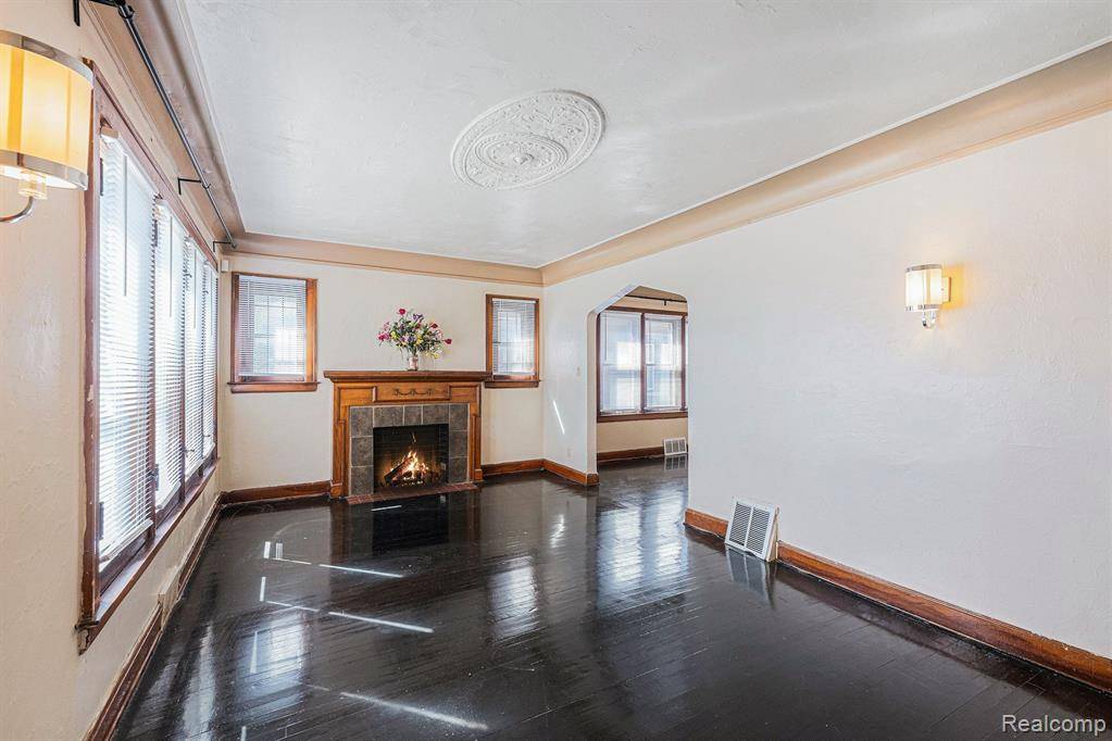 Detroit, MI 48224,5279 E SOMERSET Avenue