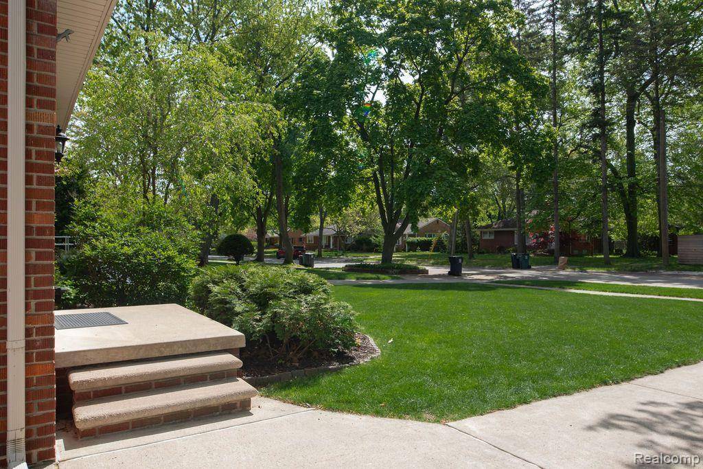 Royal Oak, MI 48073,602 W WEBSTER Road