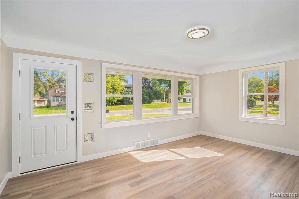 Burton, MI 48509,5344 LAPEER Road
