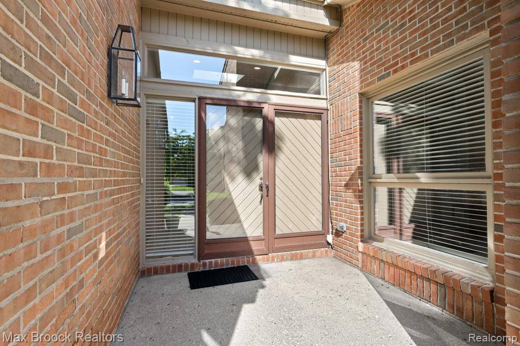 Farmington Hills, MI 48331,36798 TANGLEWOOD Lane
