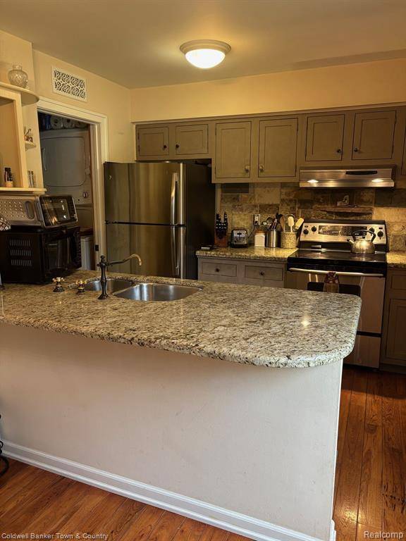 Northville, MI 48167,41781 ONAWAY Drive
