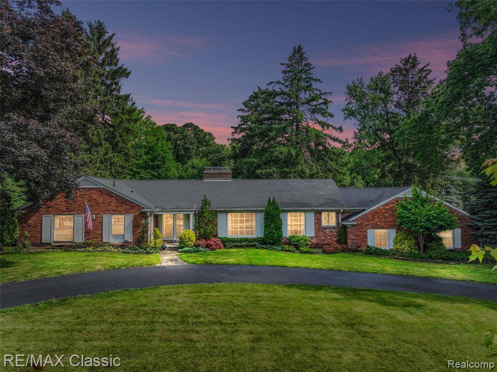 Bloomfield Hills, MI 48302,830 JONATHAN Lane