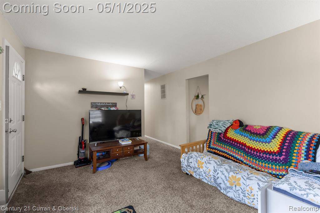 Romulus, MI 48174,6325 CORDELL Street