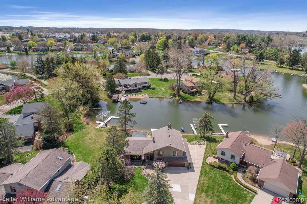 Commerce Twp, MI 48382,5105 Beachwood Court