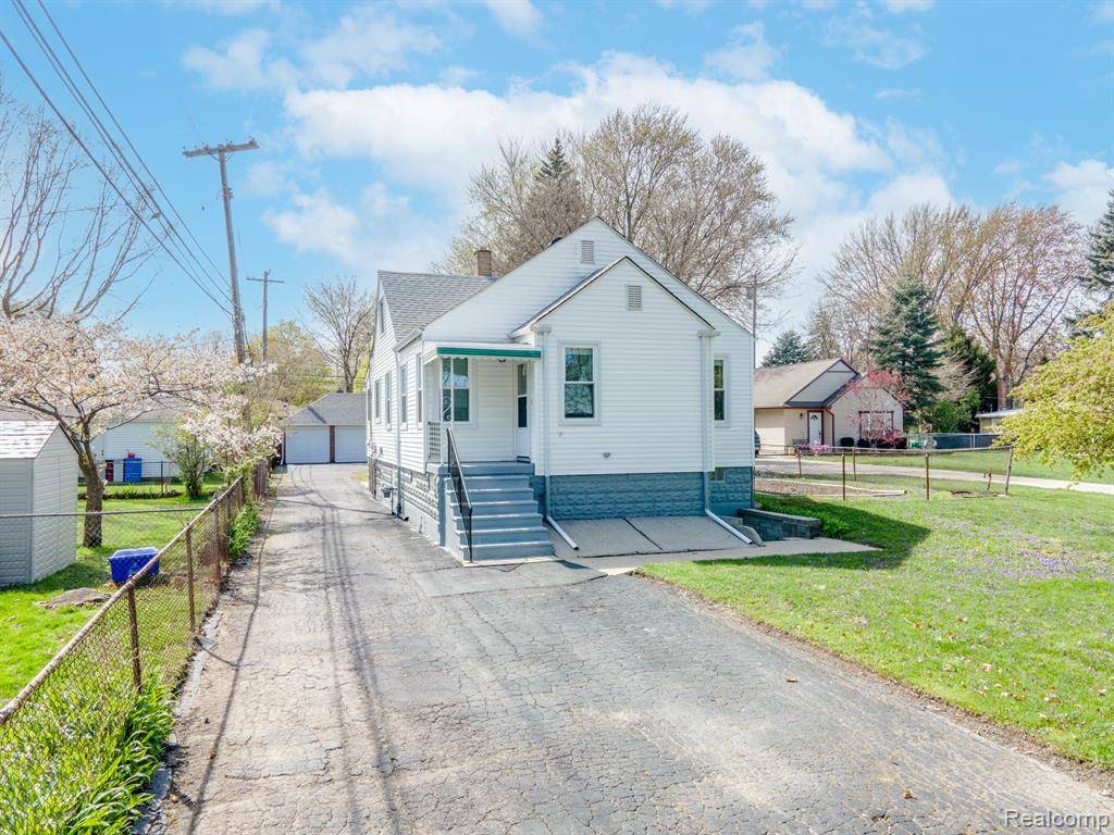 Saint Clair Shores, MI 48082,30017 6TH Street