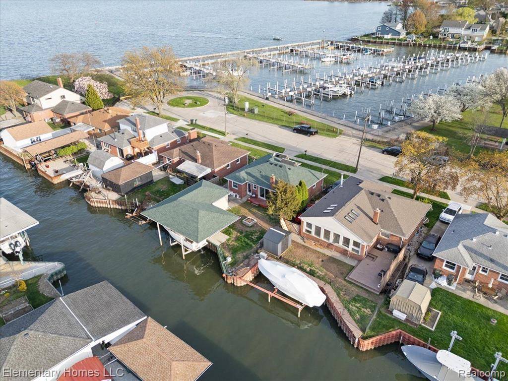 Saint Clair Shores, MI 48081,22619 E 11 MILE Road