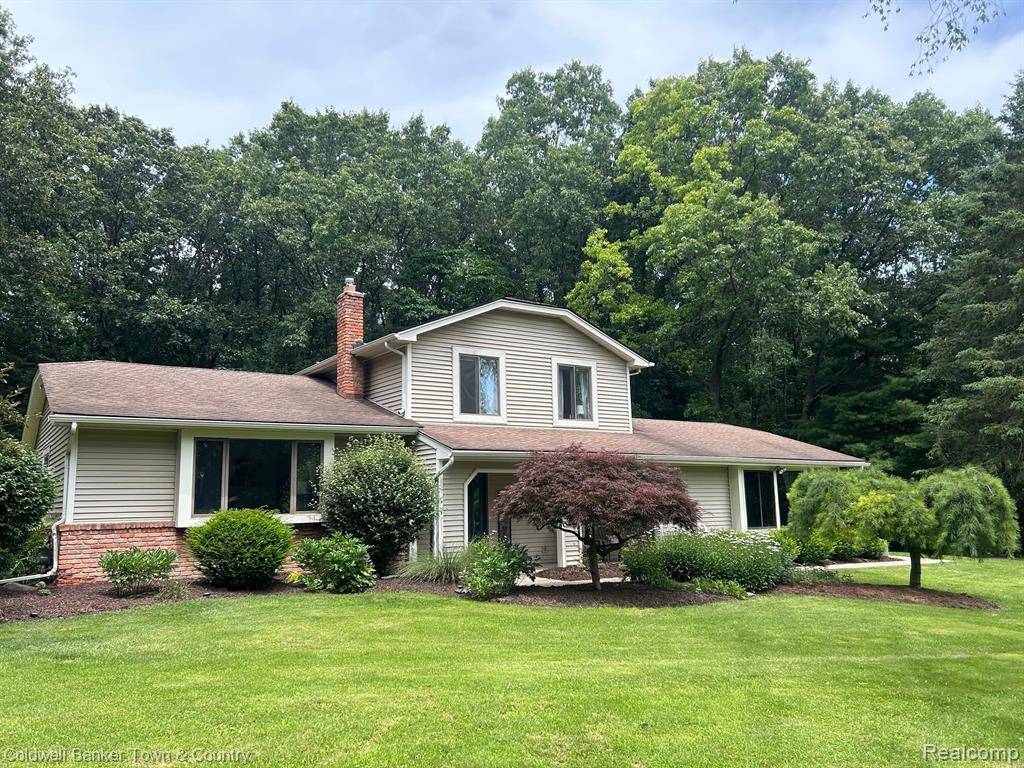 Milford, MI 48381,2221 APPLEWOOD Lane