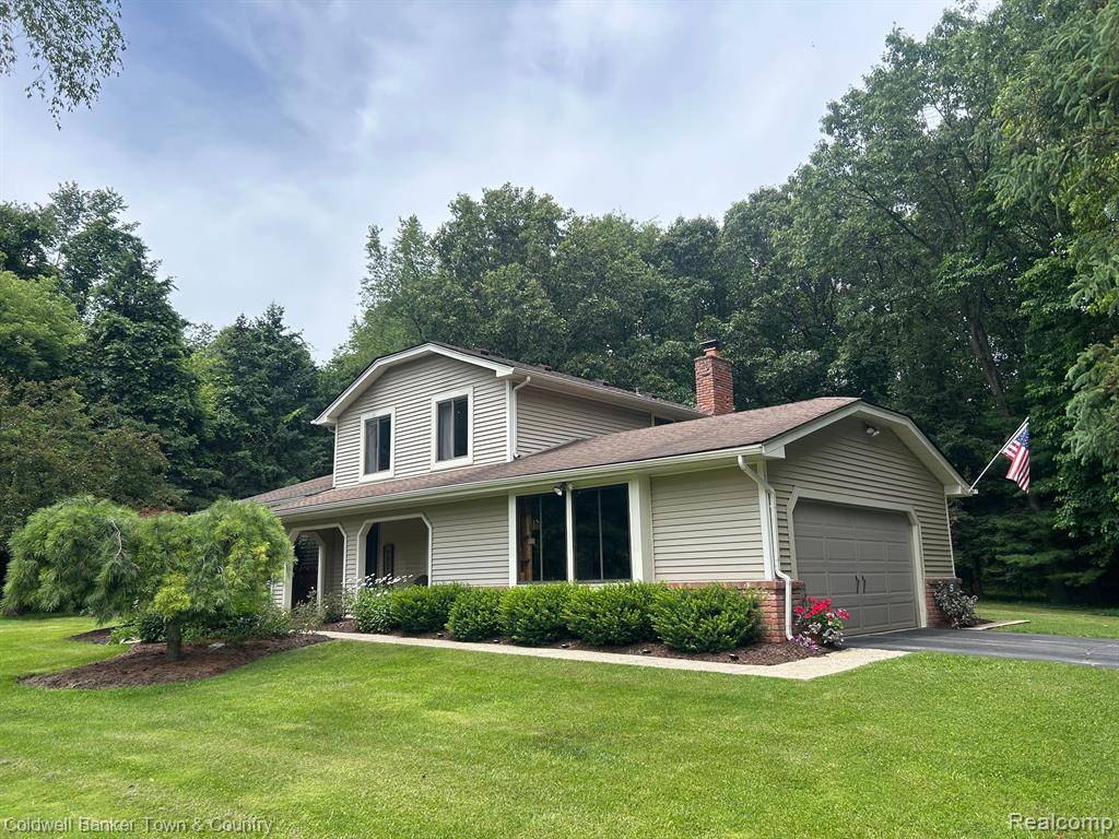 Milford, MI 48381,2221 APPLEWOOD Lane