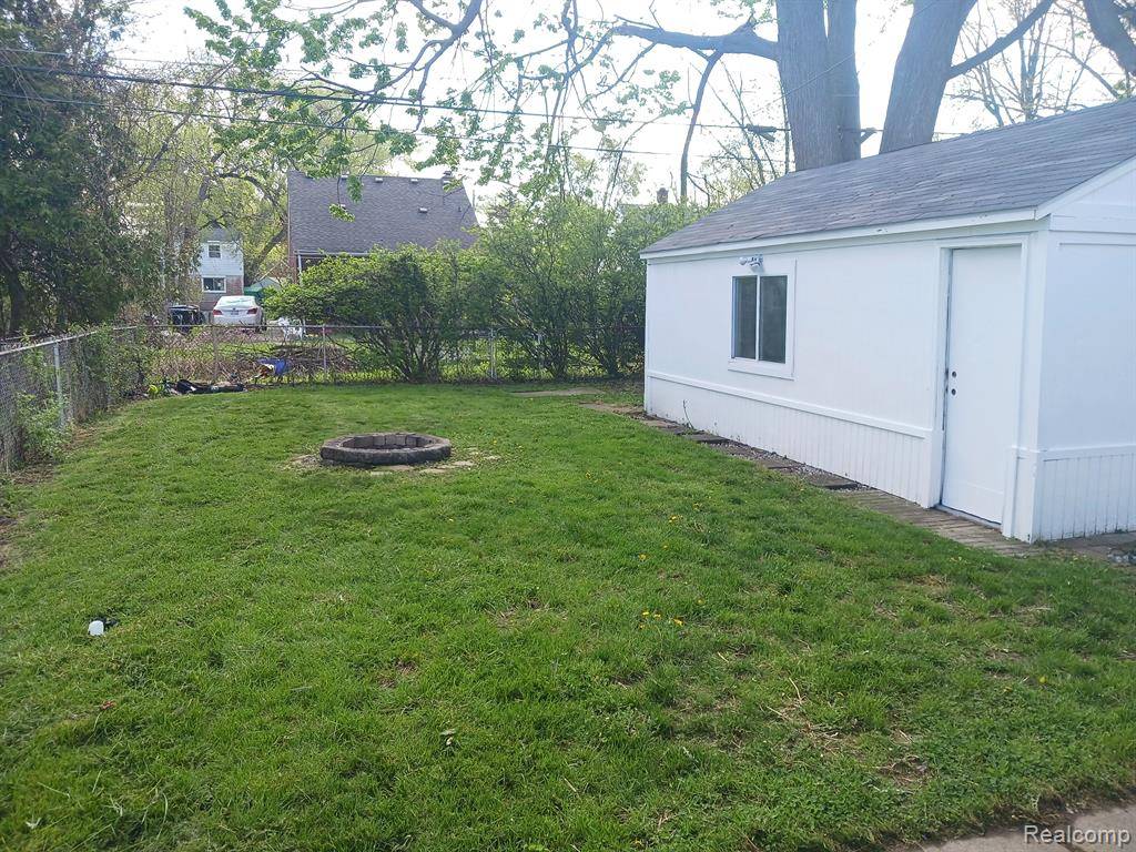 Redford, MI 48239,11384 COLUMBIA