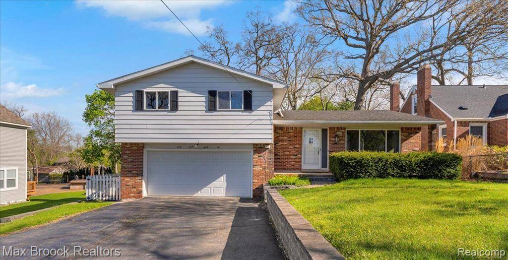 Waterford, MI 48328,4332 LANETTE Drive