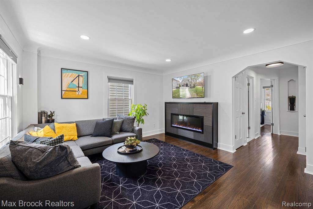 Royal Oak, MI 48067,1502 N ALTADENA Avenue