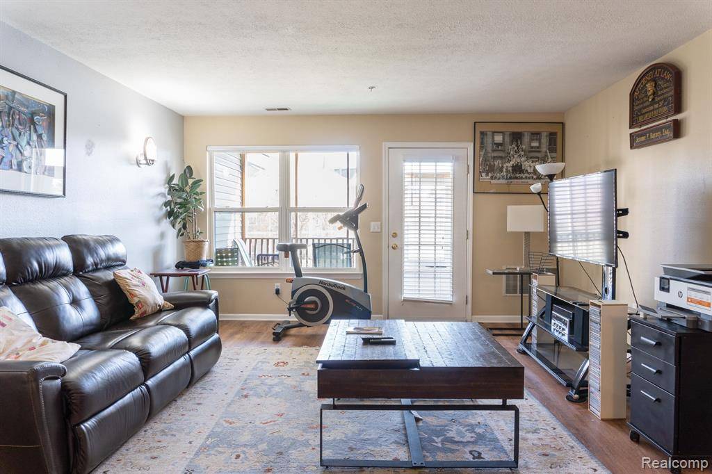 Ann Arbor, MI 48108,1533 WEATHERSTONE Drive