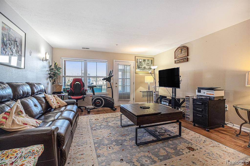 Ann Arbor, MI 48108,1533 WEATHERSTONE Drive
