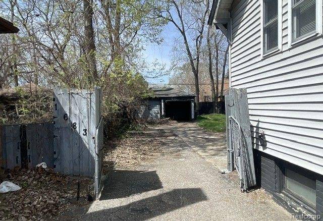 Detroit, MI 48235,16837 WINTHROP Street
