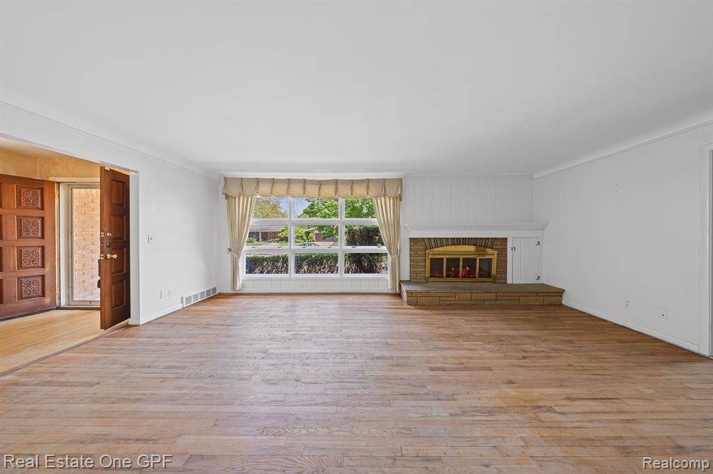 Grosse Pointe Woods, MI 48236,605 S HIGBIE Place