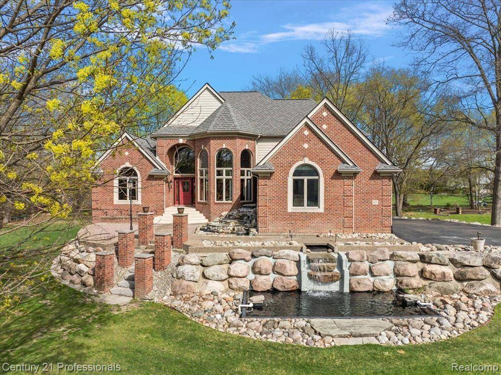 Clarkston, MI 48348,809 HAWKSMOORE Drive