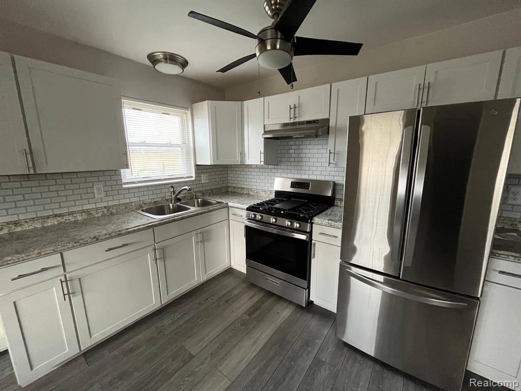 Warren, MI 48089,20882 HELLE Avenue