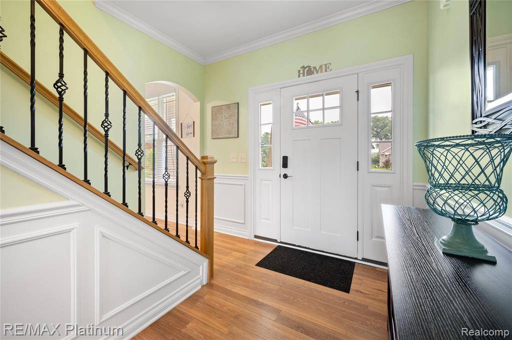 Howell, MI 48855,2237 WALNUT VIEW Drive