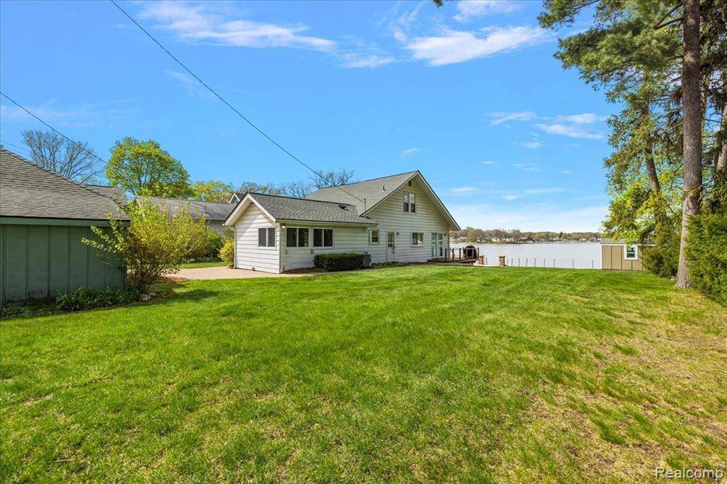 Waterford, MI 48327,6684 HATCHERY Road