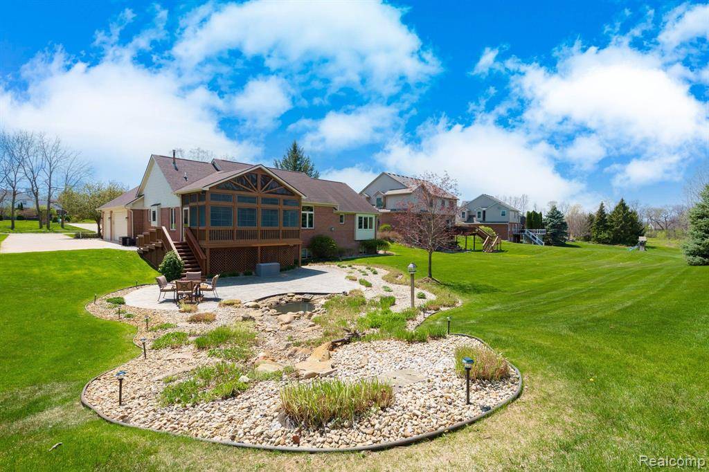 Howell, MI 48855,8911 GIOVANNI
