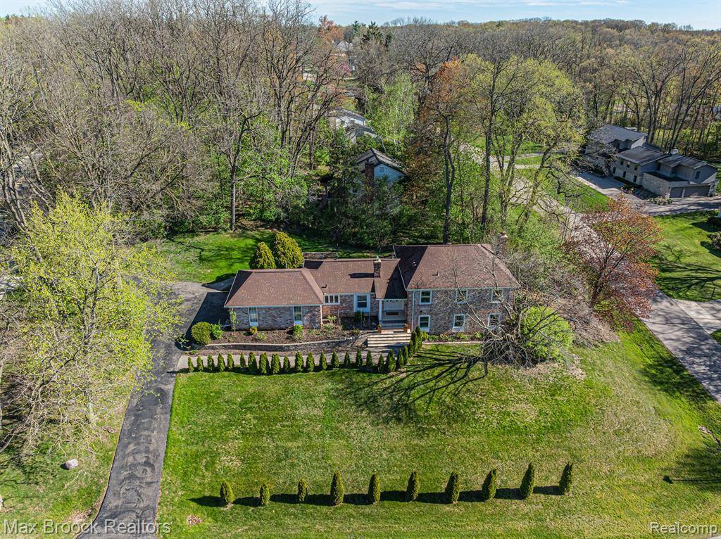 Bloomfield Hills, MI 48304,3835 LAKECREST Drive