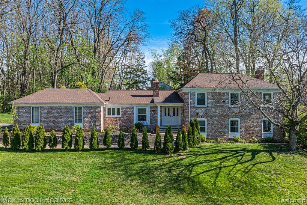 Bloomfield Hills, MI 48304,3835 LAKECREST Drive
