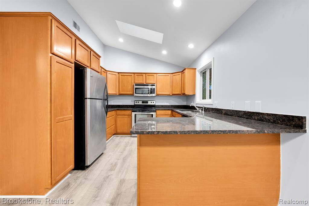 Oak Park, MI 48237,8228 OAK PARK Boulevard