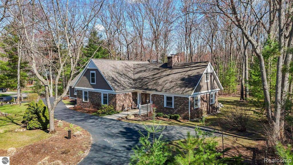 Traverse City, MI 49685,9086 N TOTTENHAM Drive