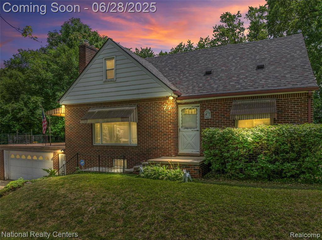 Waterford, MI 48328,77 EXMOOR Road