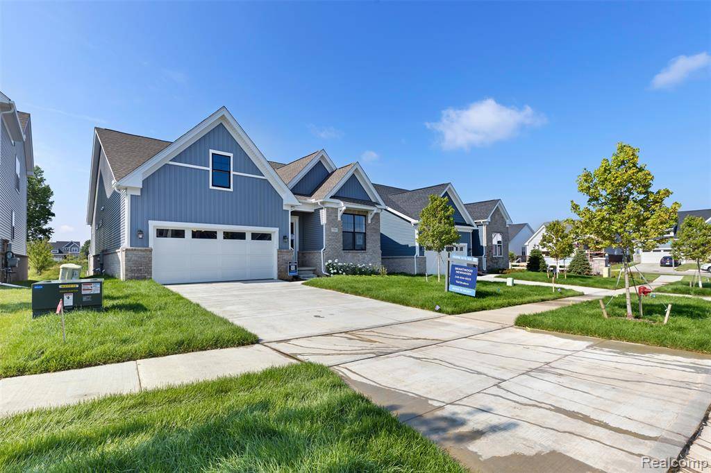 West Bloomfield, MI,7707 LARCHWOOD Drive